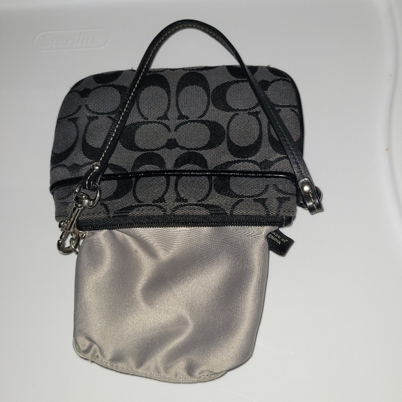 Vintage Coach Signature C Black Wristlet - Picture 8 of 13